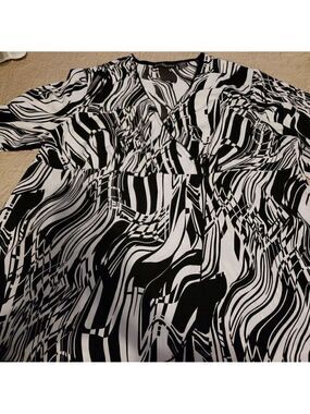 Blue Diamond Plus 20 Stretch Surplice Blouse.